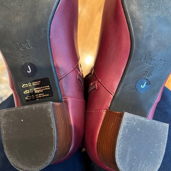 Burgundy Ted & Muffy leather boots. Leather lining, soft and buttery. - Picture 6 of 6